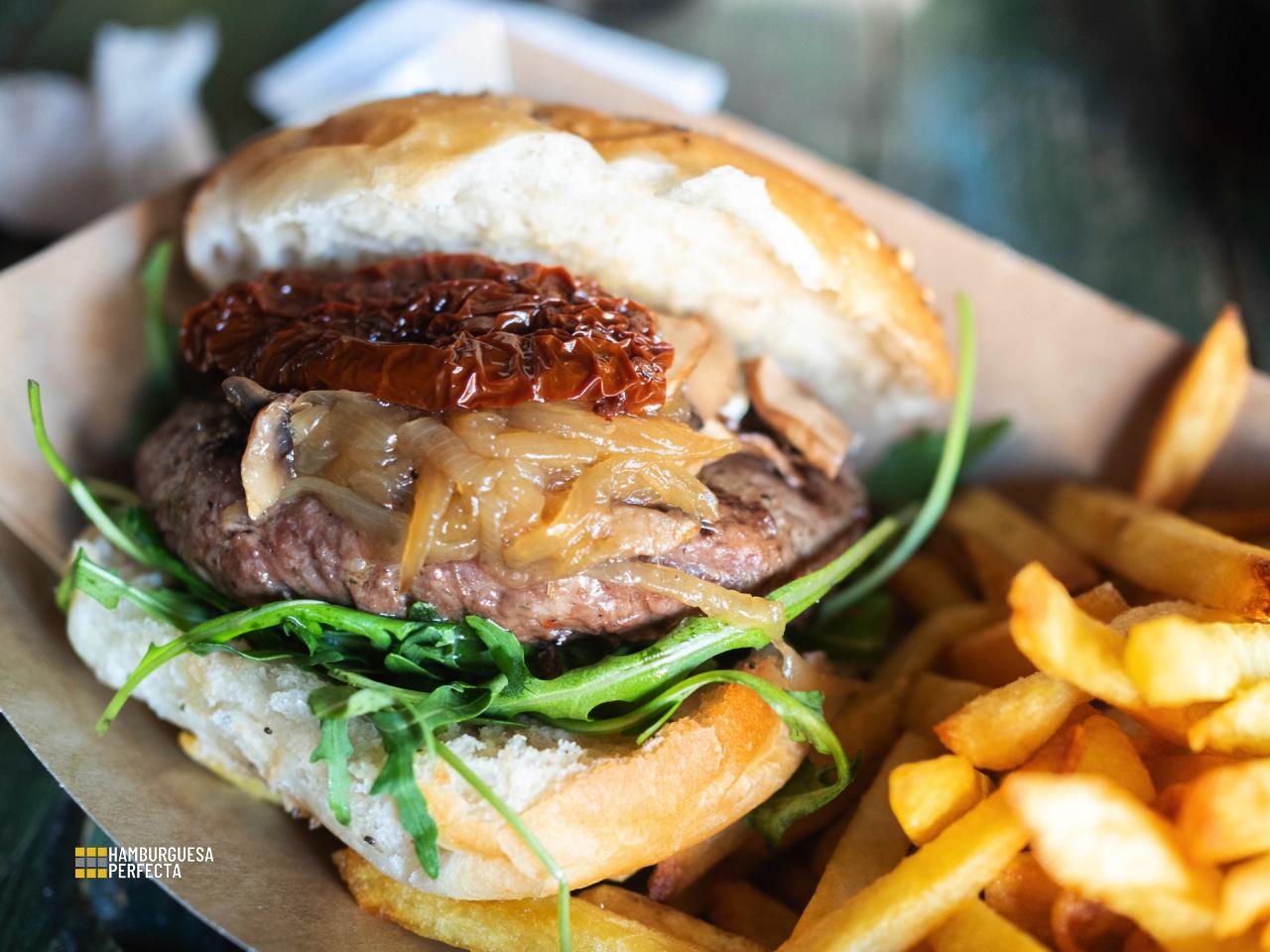 Burger Joint Clandestino Manteniendo La Esencia De Lo Diferente Hamburguesas En Madrid